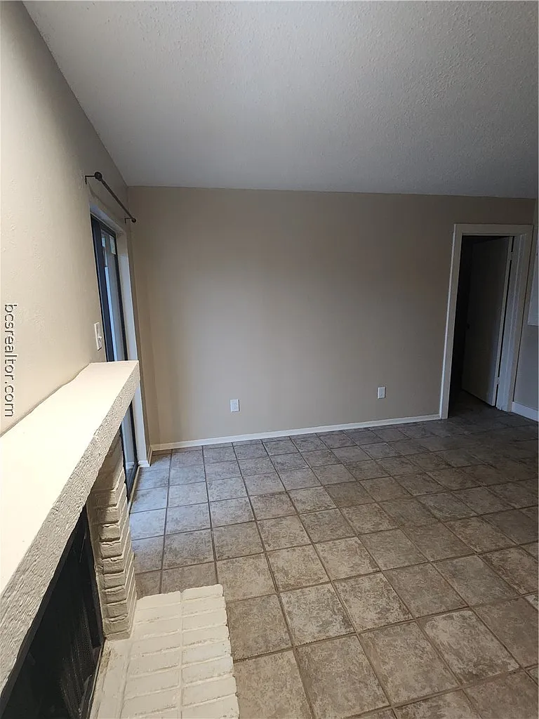 1 bed, 1.0 bath, 688 sqft, $895 — Photo 4