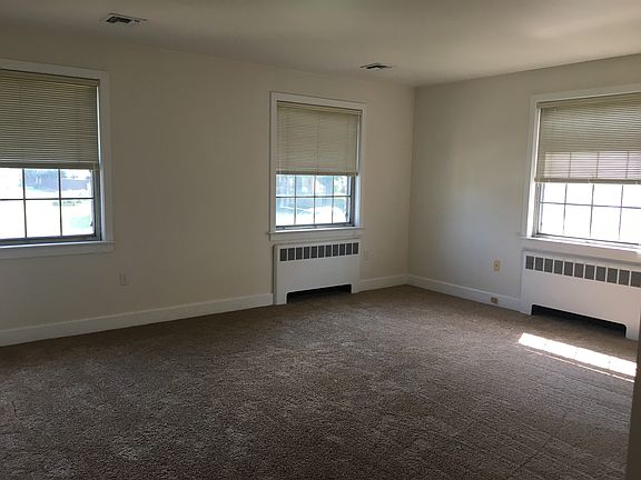 5th image of 1595 E Market St
