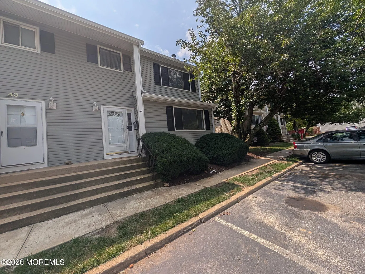 3 bed, 2.5 bath, 1684 sqft, $3,495 — Photo 2