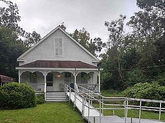 3rd image of 54 Railroad Ave