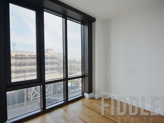 5th image of 4441 Purves St APT 902