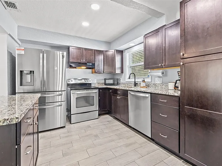 1830 30th Ln SW — Photo 3