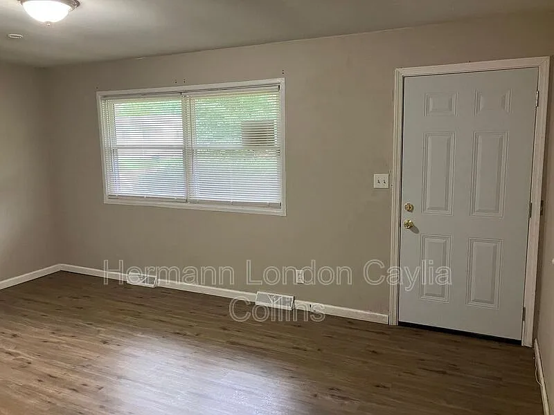 3 bed, 1.0 bath, 864 sqft, $1,325 — Photo 3