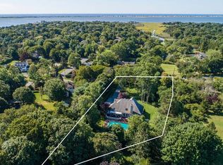 98 S Country Rd, Remsenburg, NY 11960