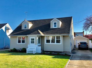 51 E Fenimore St, Valley Stream, NY 11580