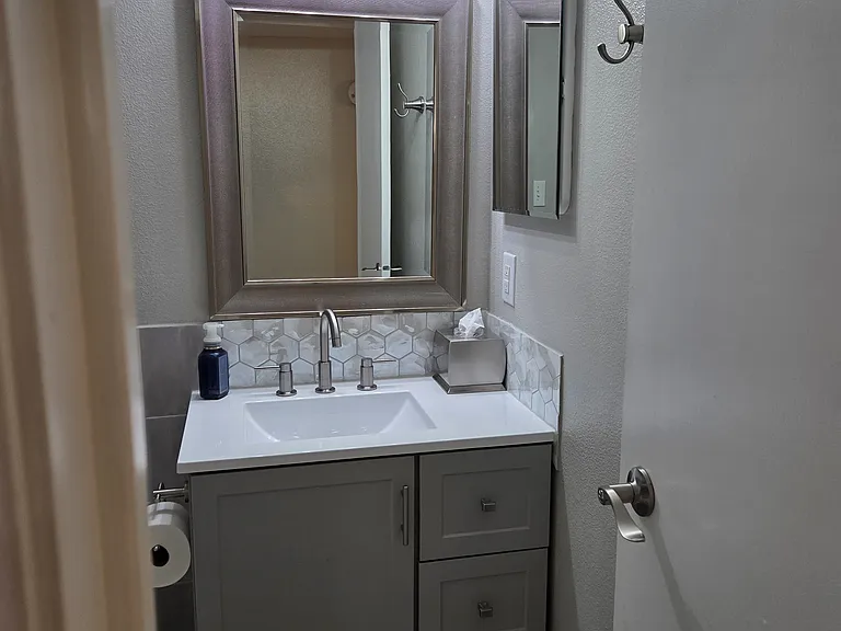 8555 Fairmount Dr — Photo 5