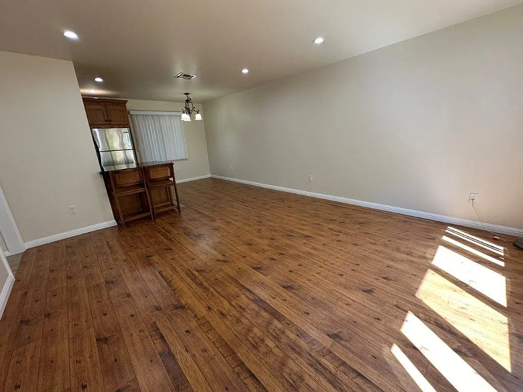 2 bed, 2.5 bath, 1025 sqft, $3,150 — Photo 3