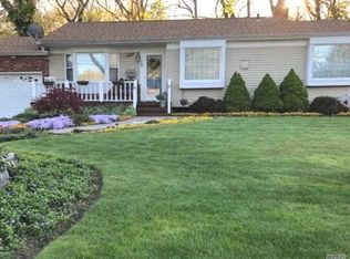 18 Rutgers St, Smithtown, NY 11787