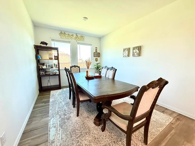 1601 Lake Grove Dr — Photo 10