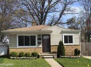 22625 Lake Dr, Saint Clair Shores, MI 48082