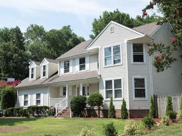 1208 Dewberry Dr, Chesapeake, VA 23320