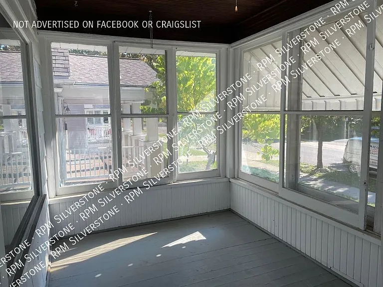 613 E 3rd St — Photo 20