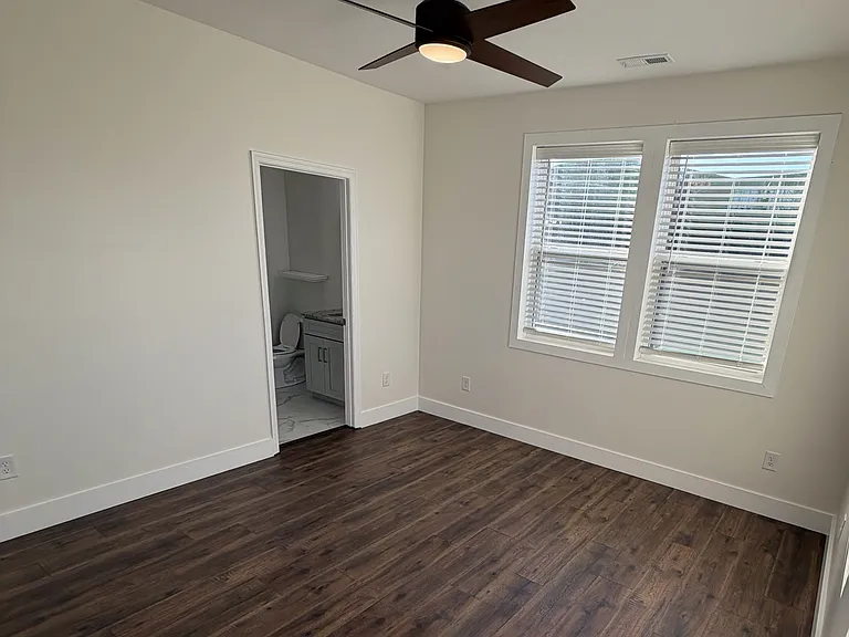 1409 Woodbine Ave — Photo 13