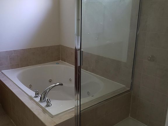 3rd image of 108 Sophia Ct