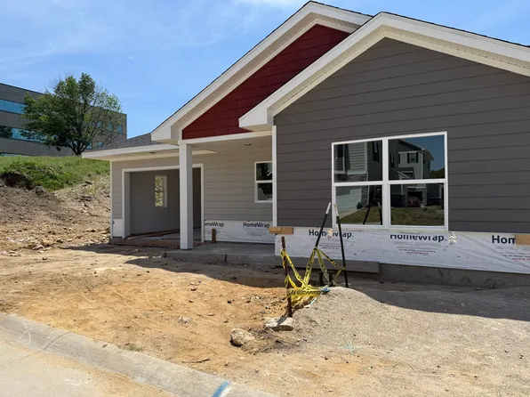 Pre-Leasing Now: Buffalo Ridge Townhomes | 2 Bed, 2 Bath, Attached Garage, 5259 N River Blvd NE #A, Cedar Rapids, IA 52411