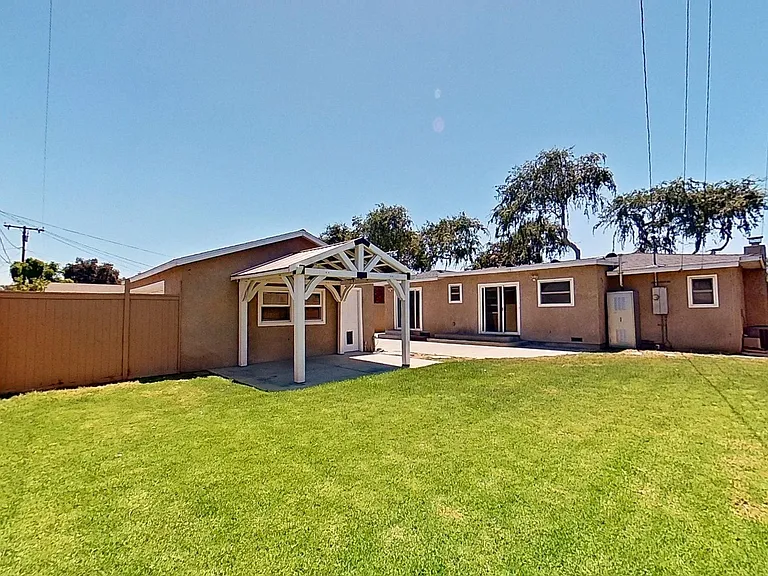 420 Adlena Dr — Photo 3