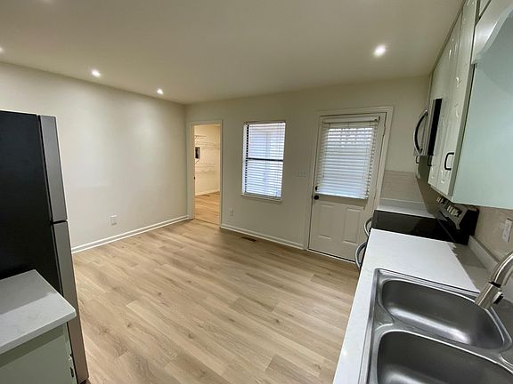 4th image of 3791 Crosby Dr