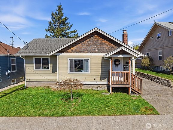 2nd image of 705 Cowlitz Way