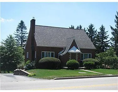 745 W Main St photo 1