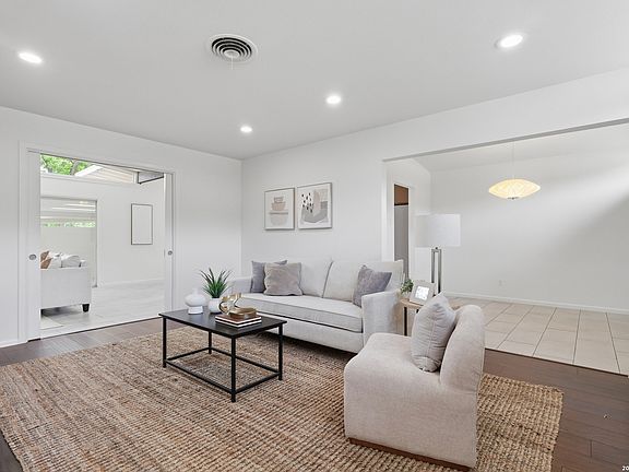 3rd image of 2622 Hopeton Dr