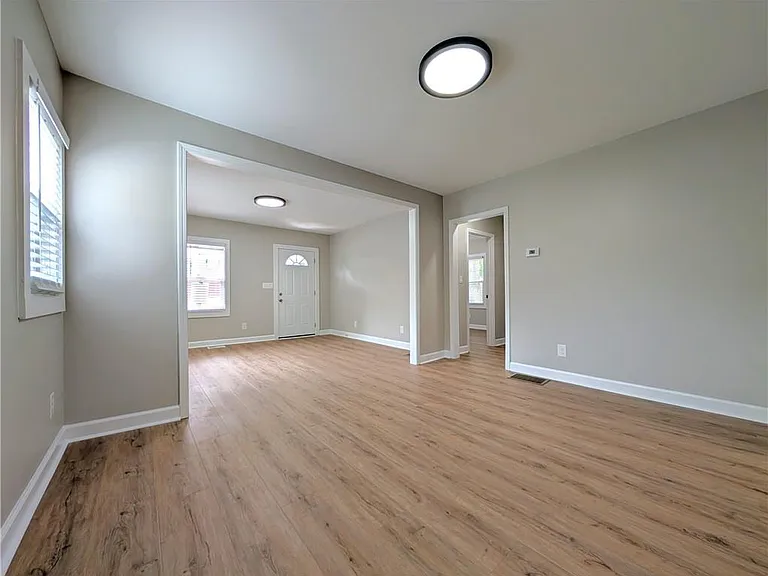 1377 Pine Ave — Photo 5