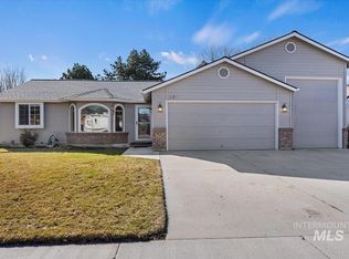 861 E Chateau Dr, Meridian, ID 83646