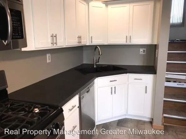 1444 Big Bend Rd, Waukesha, WI 53189