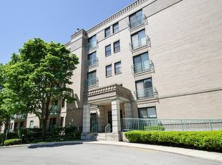 4757 Howard St APT 306, Skokie, IL 60076
