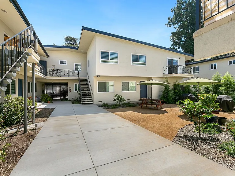 285 N. Oakland — Photo 12