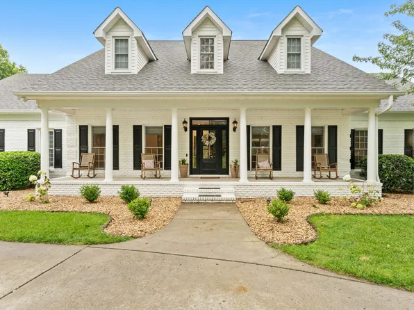 106 Fairways Blvd N, Tullahoma, TN 37388