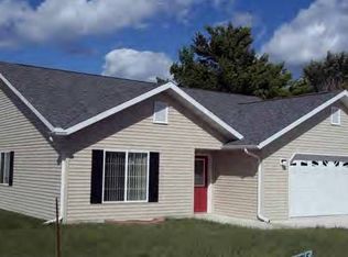 1608 Airlane Dr, Burlington, IA 52601