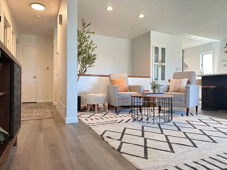 2209 Crestview Dr — Photo 23