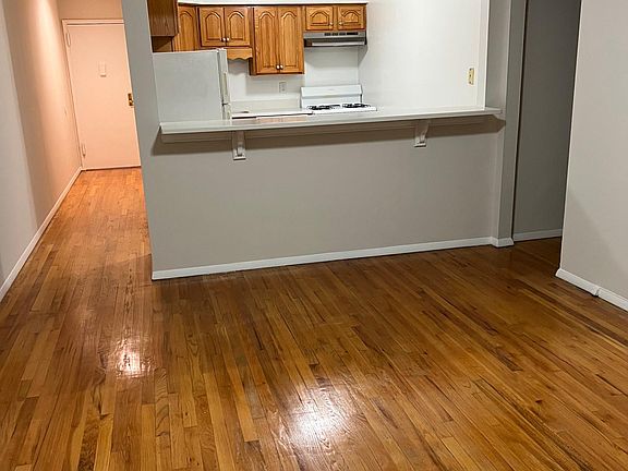 2nd image of 123 N Kensico Ave #B7