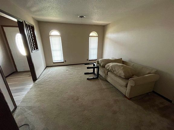 4th image of 1317 W Chestnut Ave