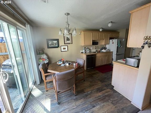 5th image of 8423 NE 37th Cir