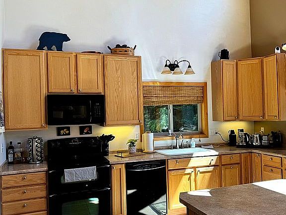 3rd image of 42125 Lakewoods Dr