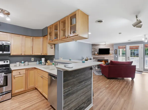 806 Kottke Dr Unit 2, Madison, WI 53719
