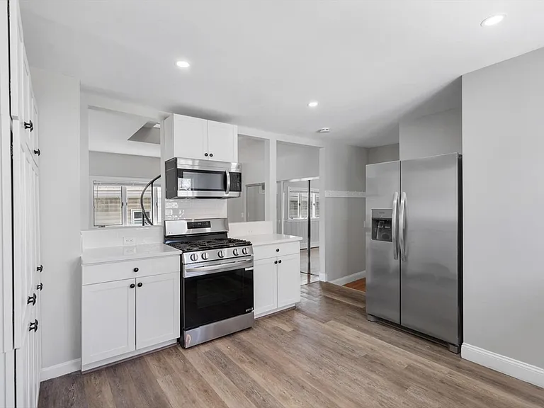 7 Hawthorne St #2 — Photo 2