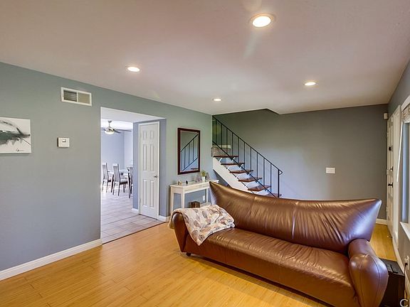 5th image of 10299 Columbia River Ct