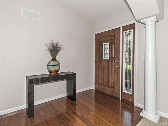 3rd image of 14 Oak Leaf Dr
