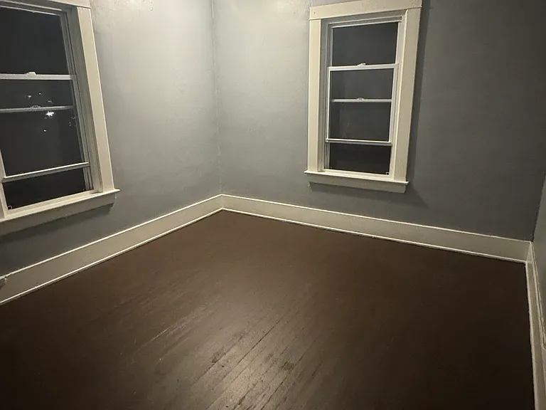 1864 Hastings Ave — Photo 3