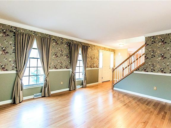 4th image of 6121 Bay Hill Cir