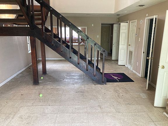 4th image of 5230 Lakeview Ct