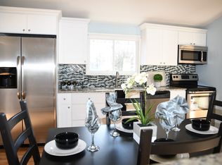 21 Tarkington Rd, Holbrook, NY 11741