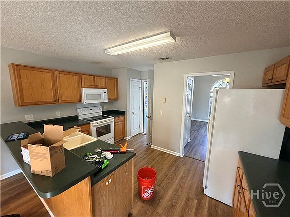 5th image of 414 Roberts Way