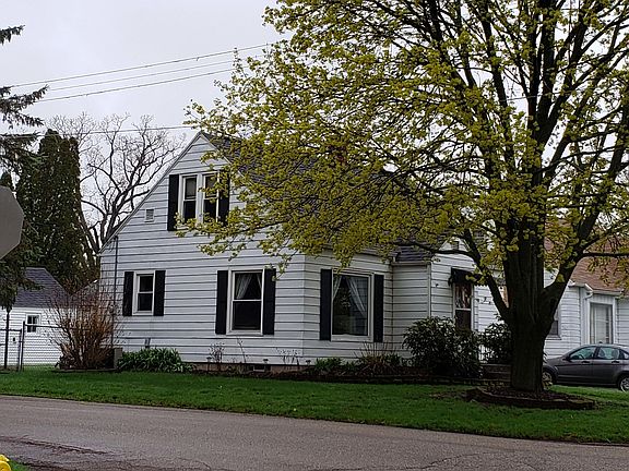 3rd image of 1403 Hillcrest Ave NW