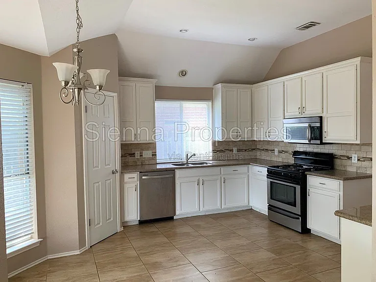 209 N Blue Ridge Pkwy — Photo 8
