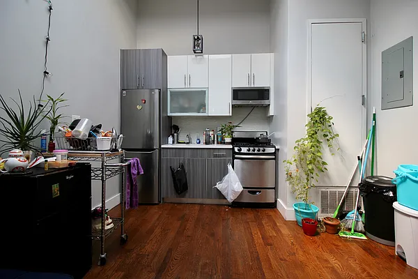 Rented by Hagstrom Management Inc | media 13