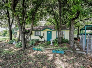 609 Red Bud Dr, Azle, TX 76020