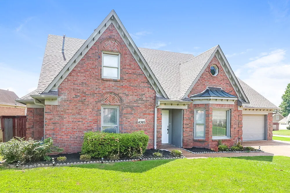 4 bed, 3.0 bath, 2300 sqft, $2,390 — Photo 4